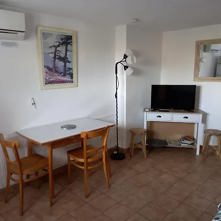 Appartement Climatisé 35 M2 Pour 1 Couple - Piscine Partagée -